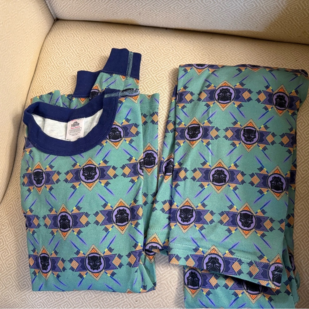 Hanna Andersson Kids Pajama Set in Green and Navy